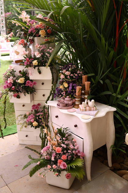 Photo-op and Floral detail — Mehendi decor — Zuri